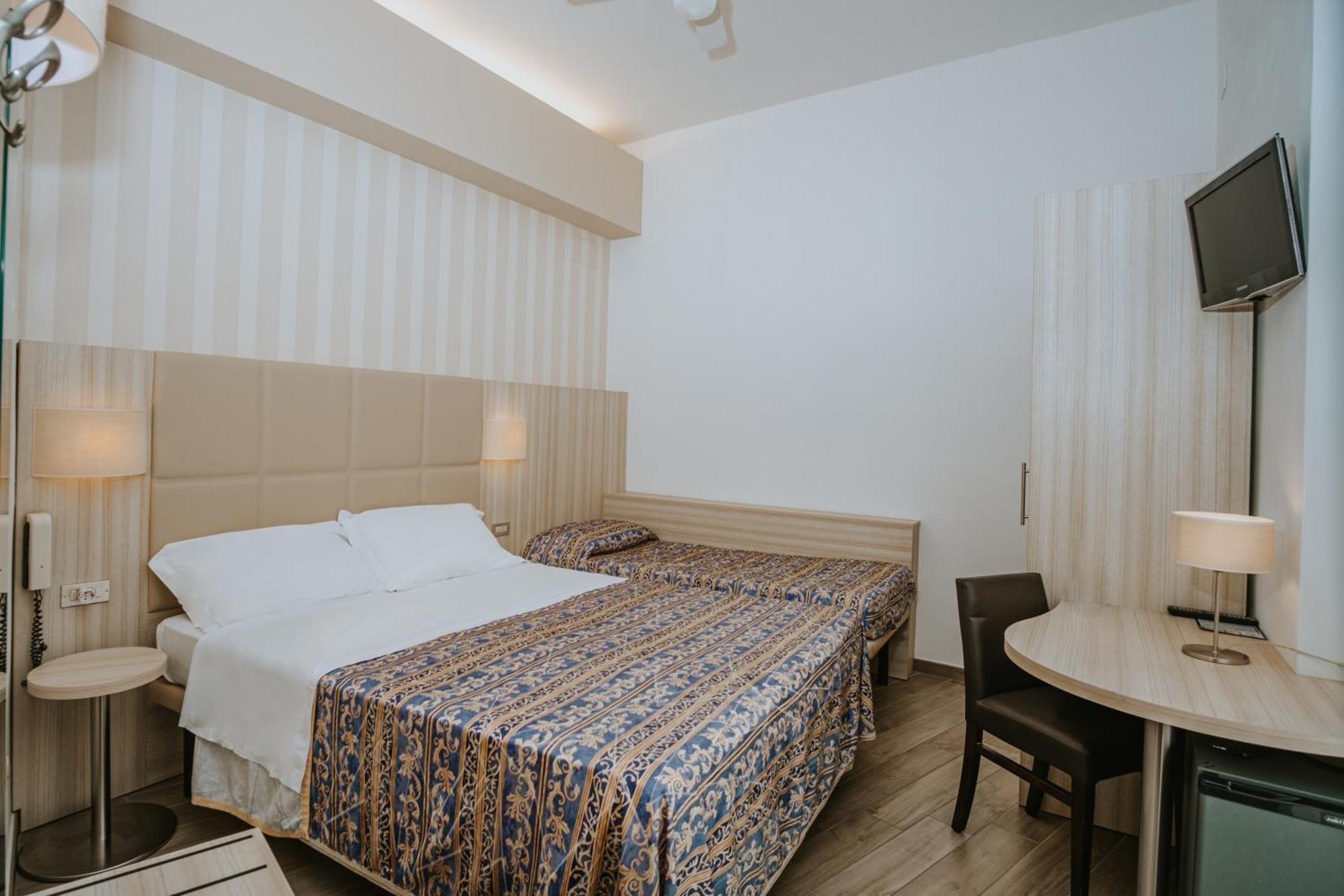 Hotel Gabriella Rimini Bagian luar foto