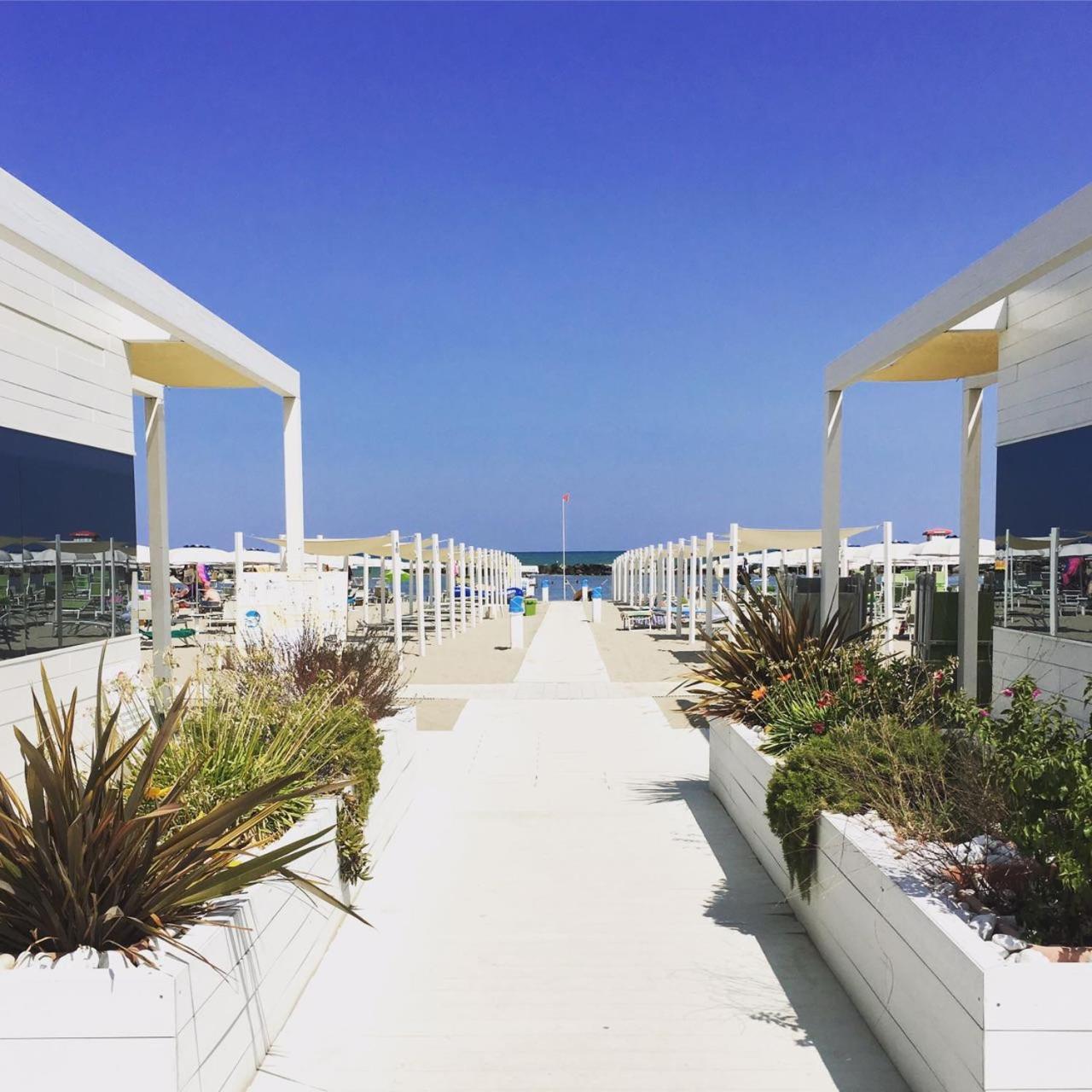 Hotel Gabriella Rimini Bagian luar foto